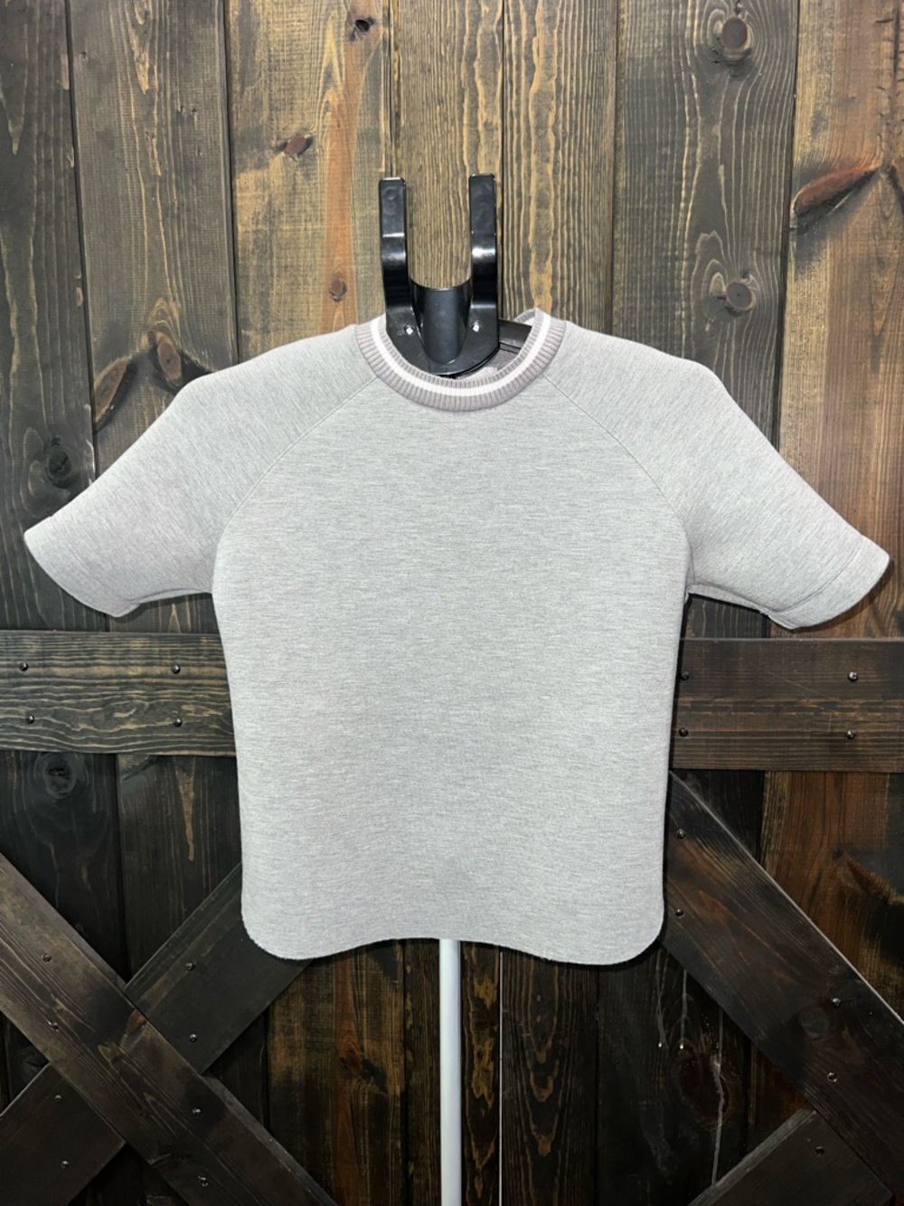 dh New York Grey Tammy Top XS Scuba Short Sleeve Knit Sweater Crewneck Active